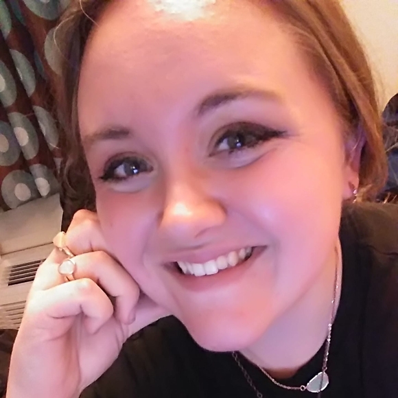 Meet your Posher, Sandy - Picture 1 of 1